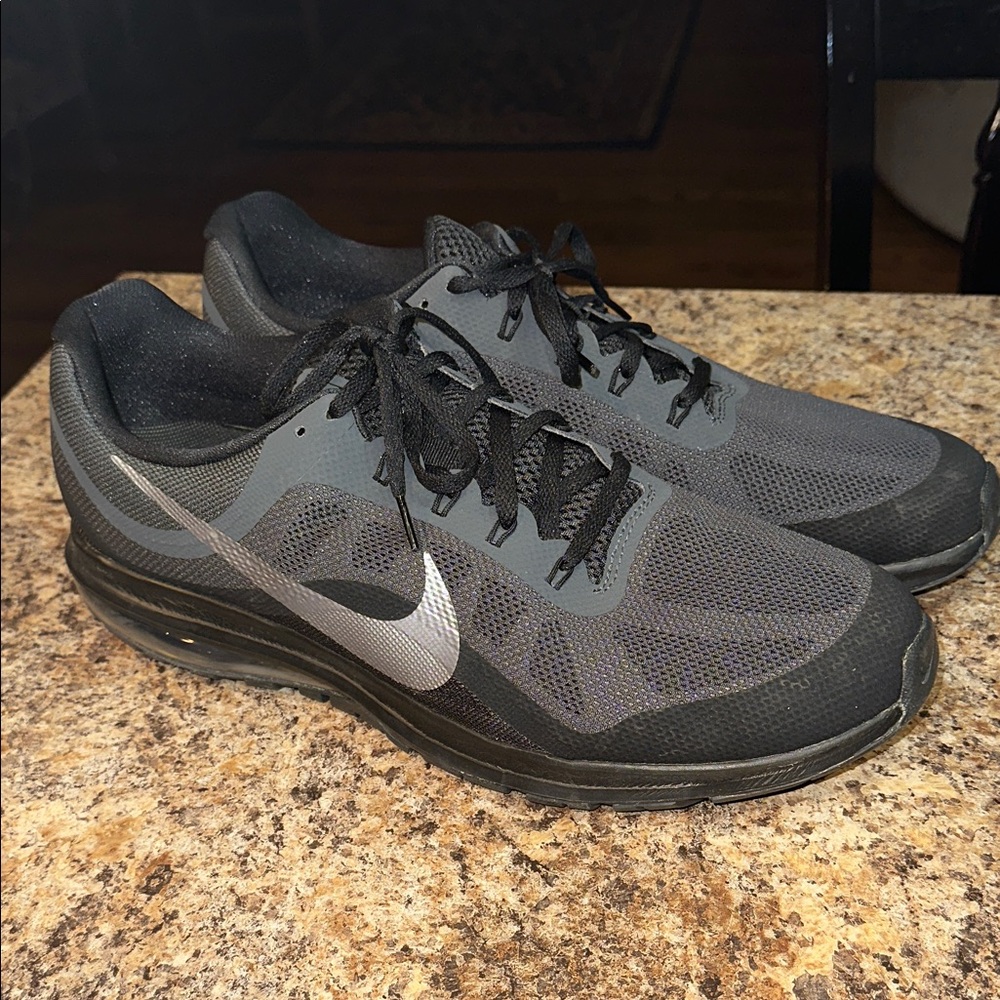 Nike Max Dynasty 2 Men's size 14 Black  Athletic Sneaker